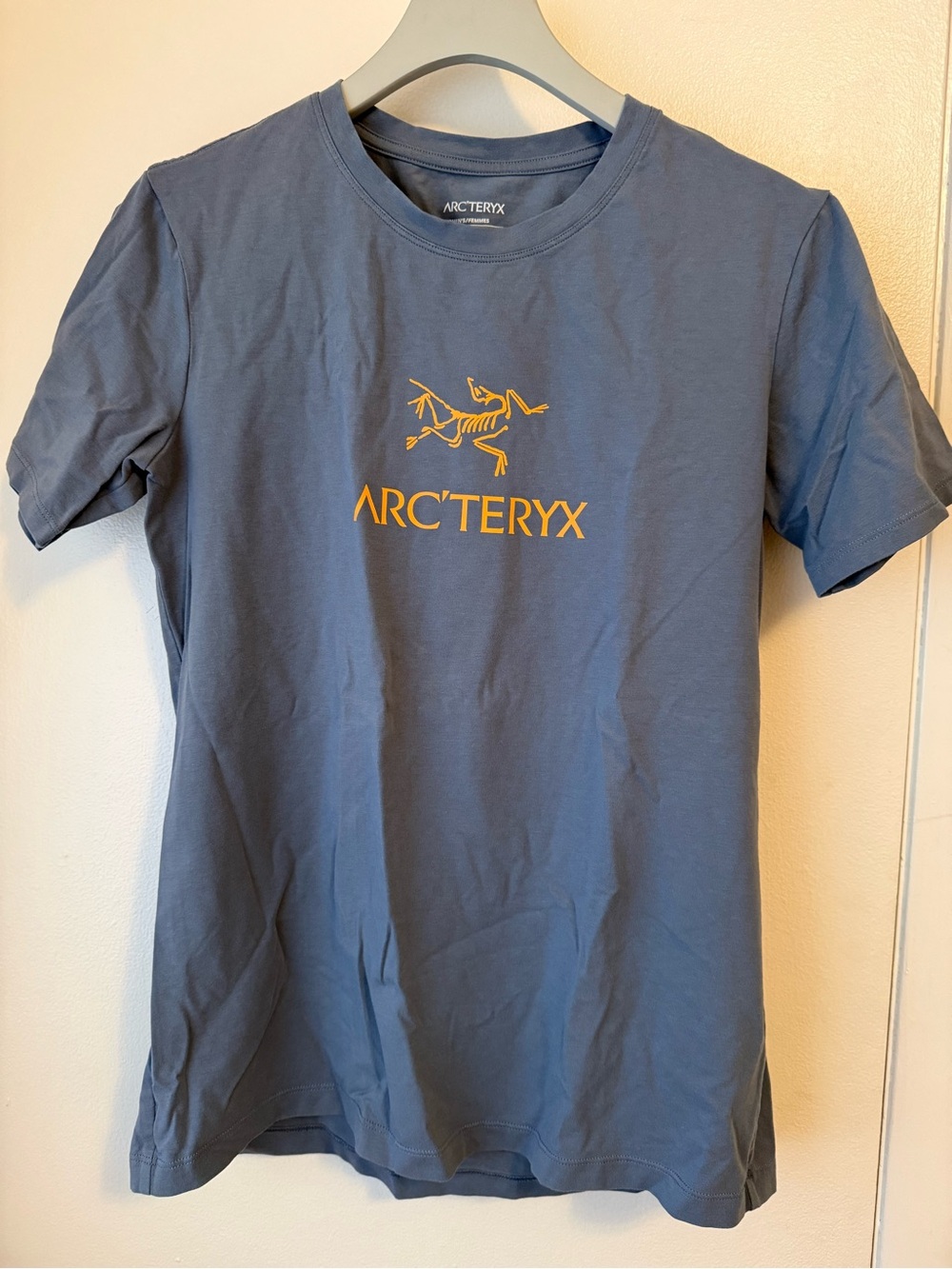 Arc'teryx ARC’WORD T-SHIRT SS WOMEN’S Size Small Color Blue with orange logo